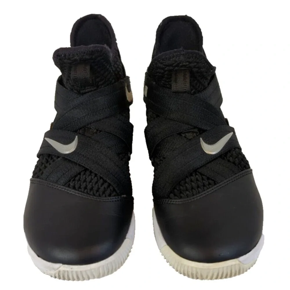 Nike LeBron‎ Soldier 12 basketball shoes Mens size 5.5, black and white